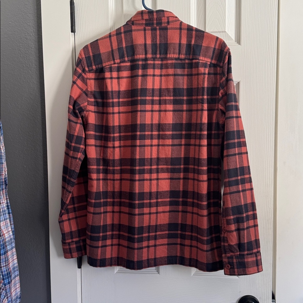 Men’s size small Patagonia brand flannel shirt. - Picture 4 of 5